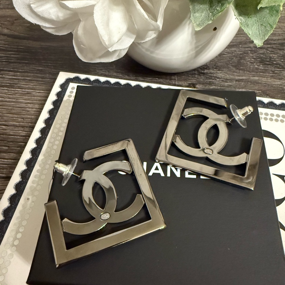 Chanel XL Oversized Grey CC Logo Square Hoop Statement Earrings - Picture 6 of 10